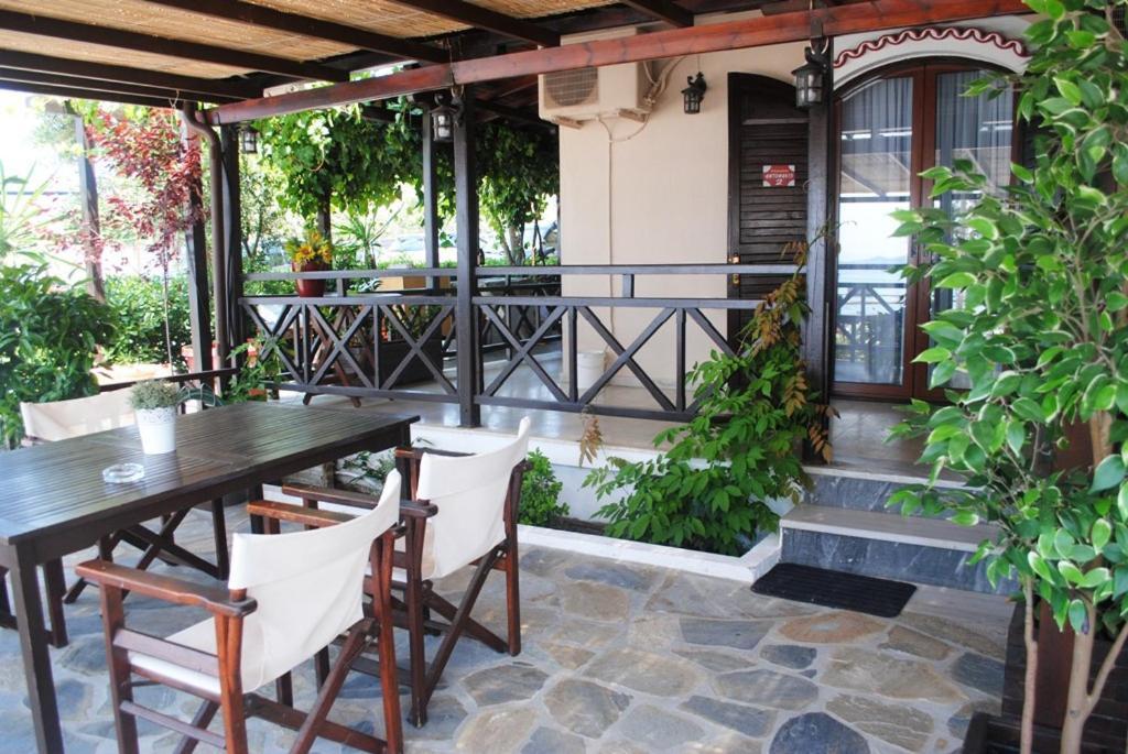 Pension Antonakis Ouranoupolis Greece ภายนอก รูปภาพ